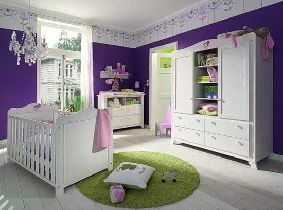 Biela drevena detska postielka