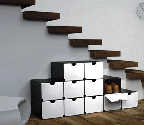 Moderny botnik pod schody