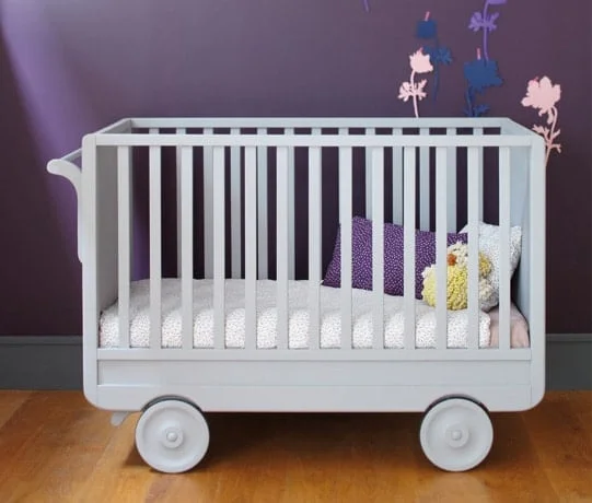 Detska postielka na kolieskach