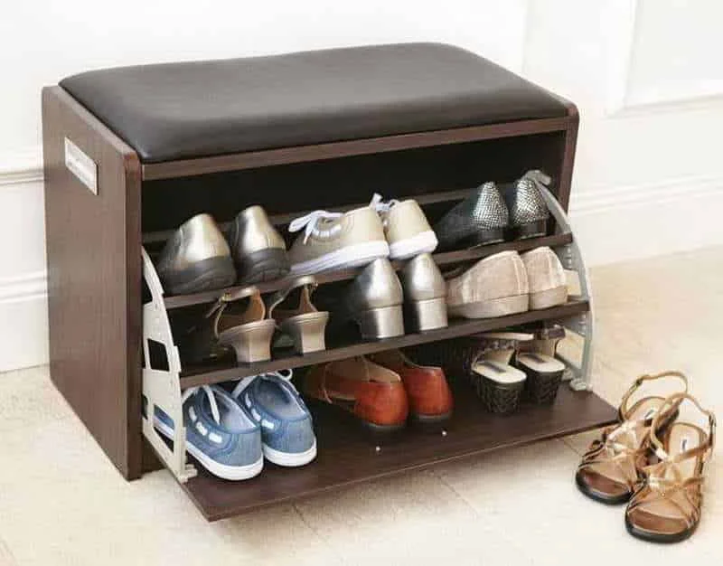 Dreveny botnik so sedackou