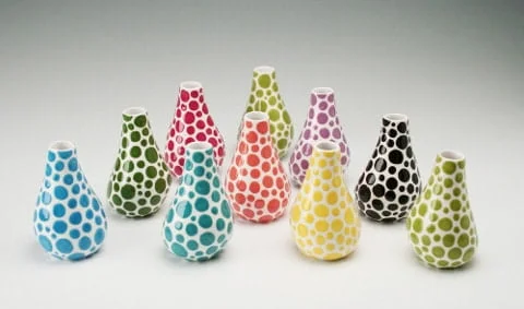 Moderné farebné vázy
