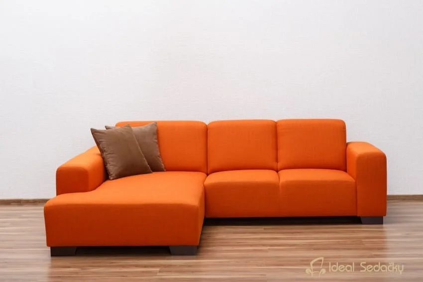 Oranžová látková sedačka