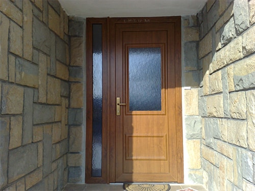 Plastové vchodové dvere