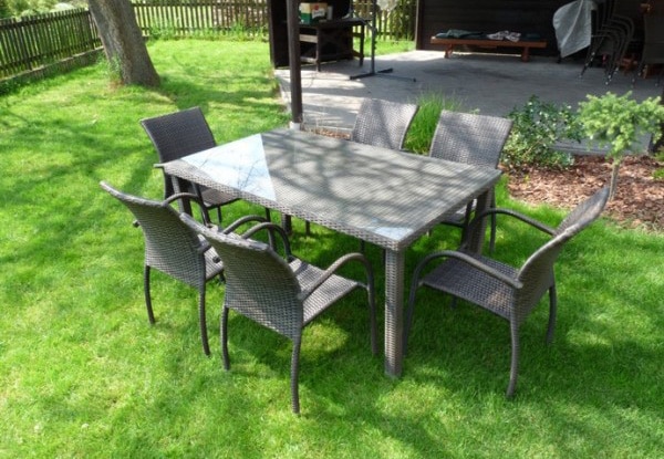 Ratanový nábytok do záhrady
