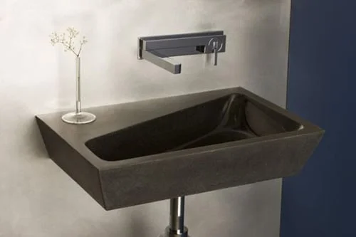 Kamenne zavesne umyvadlo