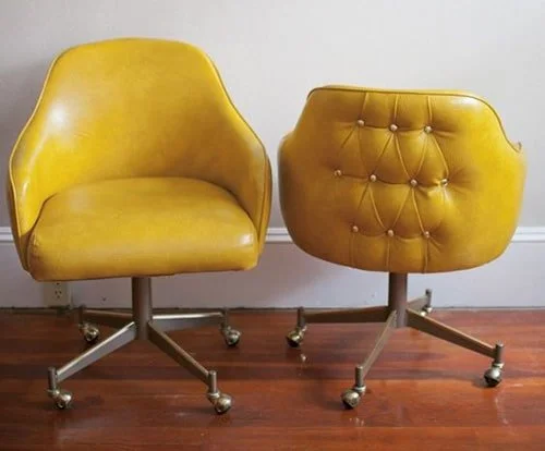 Žlté kožené kreslo